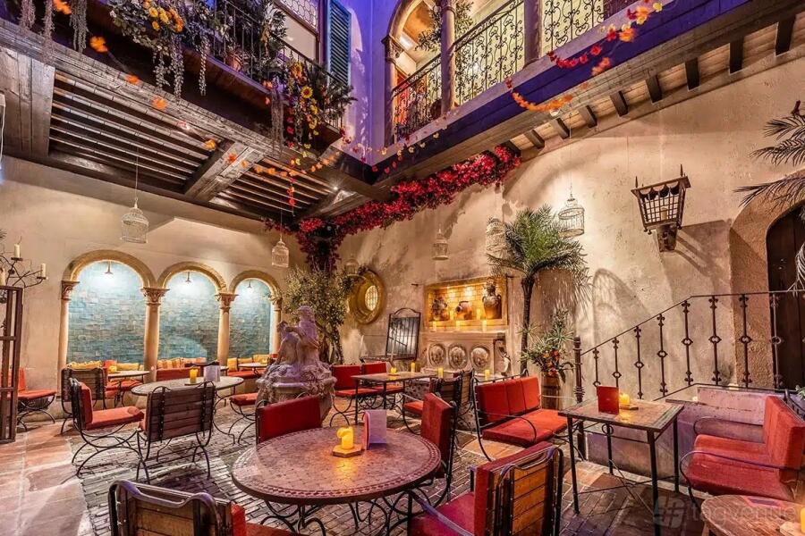 Courtyard at Arta in Glasgow City Centre