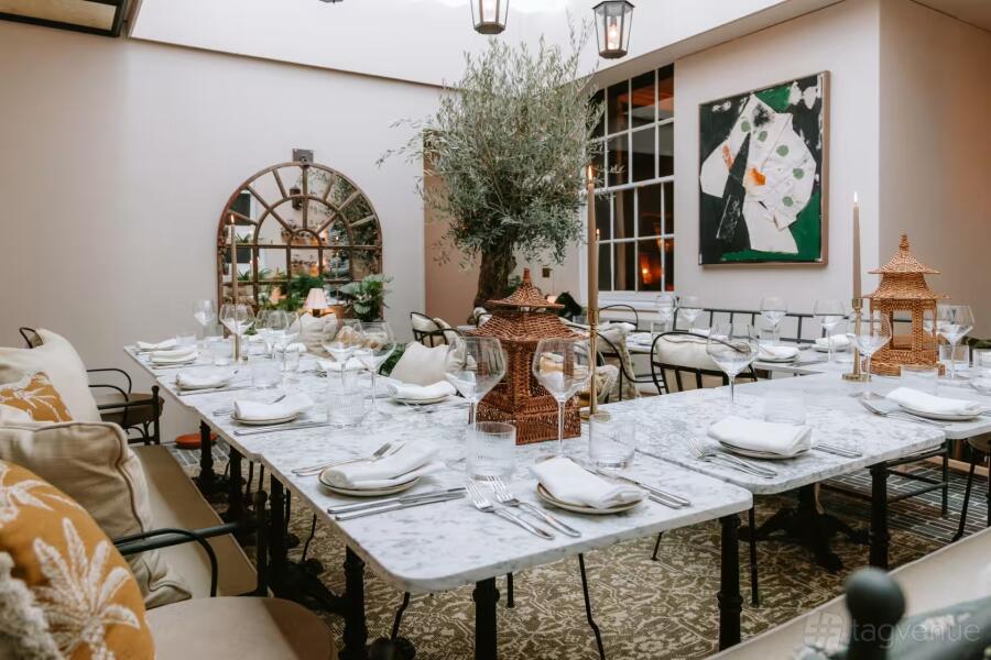 The Courtyard at No.124, Brighton by GuestHouse in Brighton City Centre